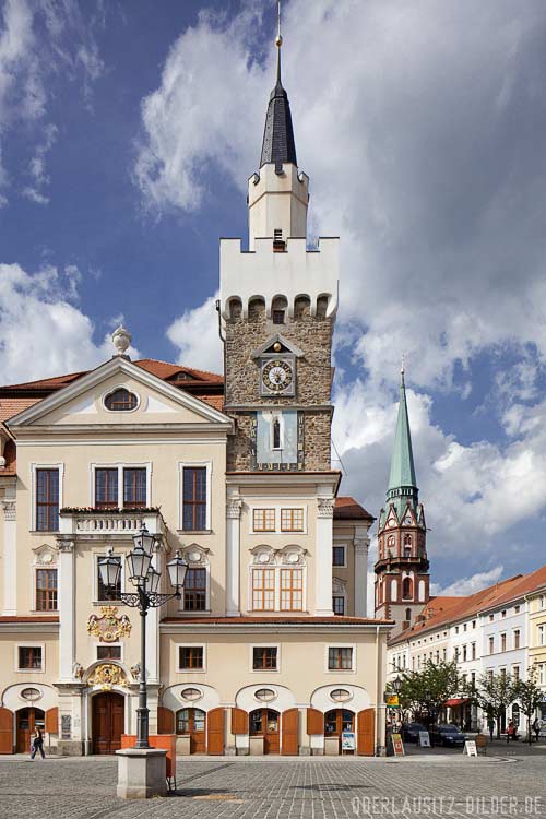 Rathaus am Altmarkt und Nicolaikirche im Hintergrund