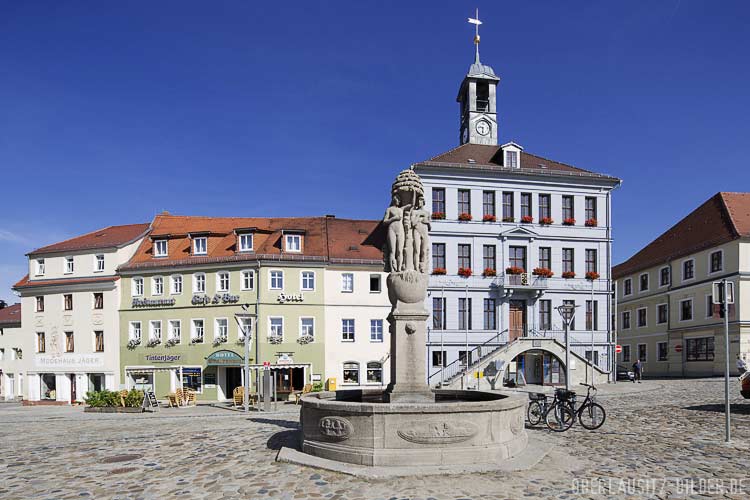 Marktplatz Bischofswerda mit Rathaus